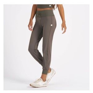 Vuori Daily Joggers